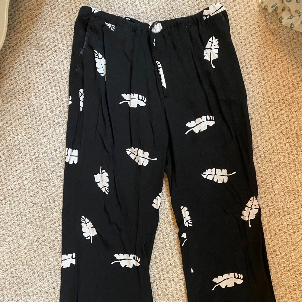 Cropped, Wide-leg Black and White Pants